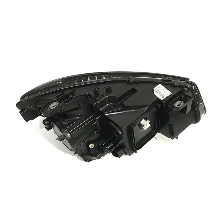 Factory Direct Sales Are Suitable for the New CLA Headlight Car Assembly LED 200 220 260 W117 Headlight Car Led From 2014